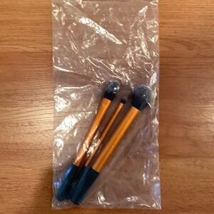 Real Techniques orange brushes